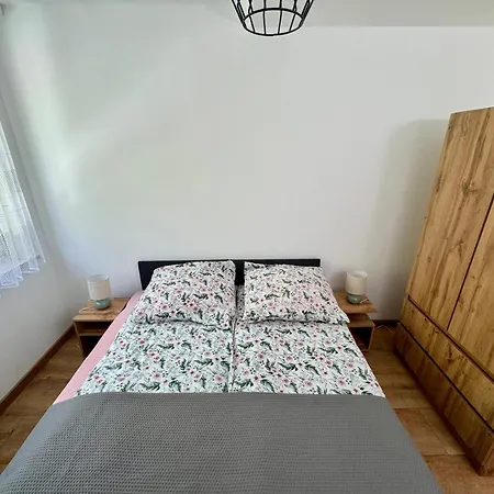 Przystan בית הארחה קולובז'ג